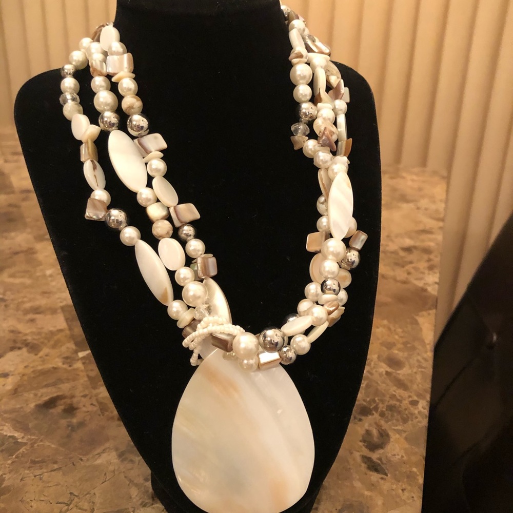 Shell necklace - Picture 3 of 8